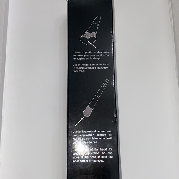 🌷NIB Givenchy heart shape foundation brush - Picture 6 of 9